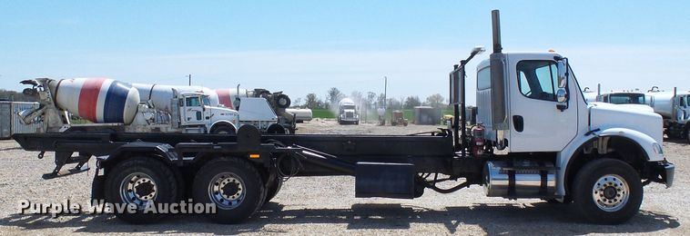 image for item DG2115 2007 Freightliner Business Class M2  roll off container truck