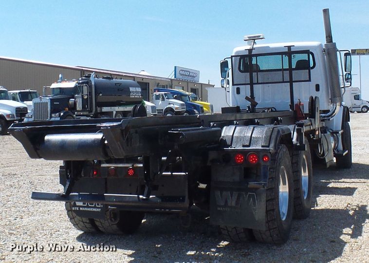 image for item DG2115 2007 Freightliner Business Class M2  roll off container truck