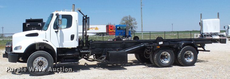 image for item DG2115 2007 Freightliner Business Class M2  roll off container truck