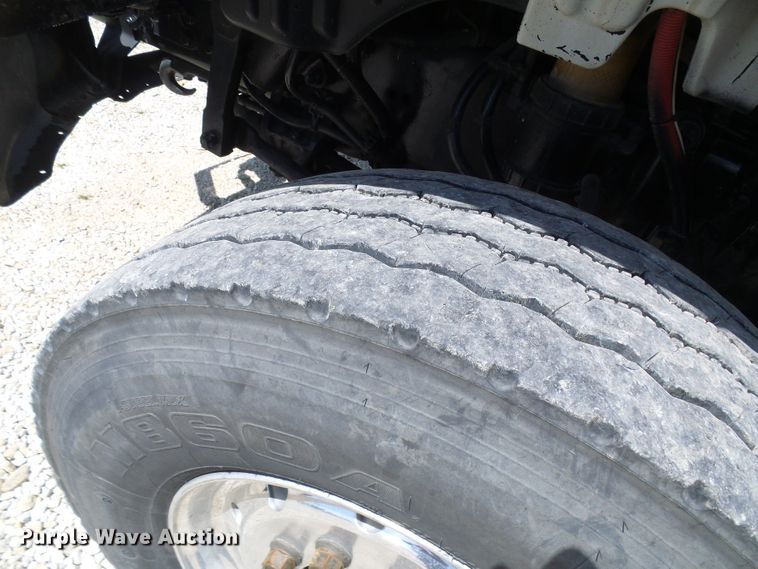 image for item DG2115 2007 Freightliner Business Class M2  roll off container truck