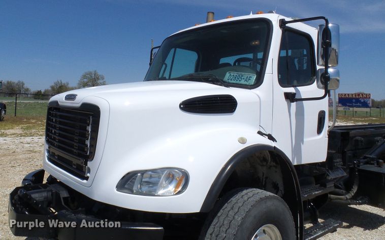 image for item DG2115 2007 Freightliner Business Class M2  roll off container truck