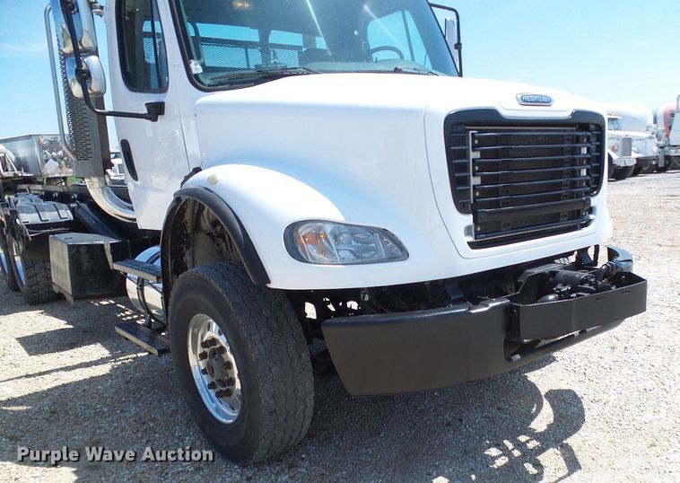 image for item DG2115 2007 Freightliner Business Class M2  roll off container truck