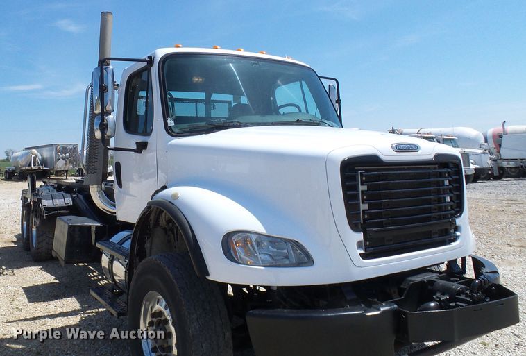 image for item DG2115 2007 Freightliner Business Class M2  roll off container truck