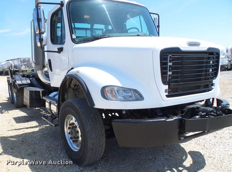 image for item DG2115 2007 Freightliner Business Class M2  roll off container truck