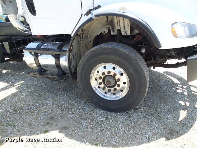 image for item DG2115 2007 Freightliner Business Class M2  roll off container truck