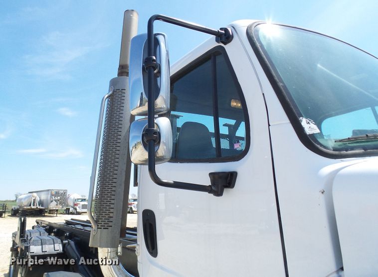 image for item DG2115 2007 Freightliner Business Class M2  roll off container truck