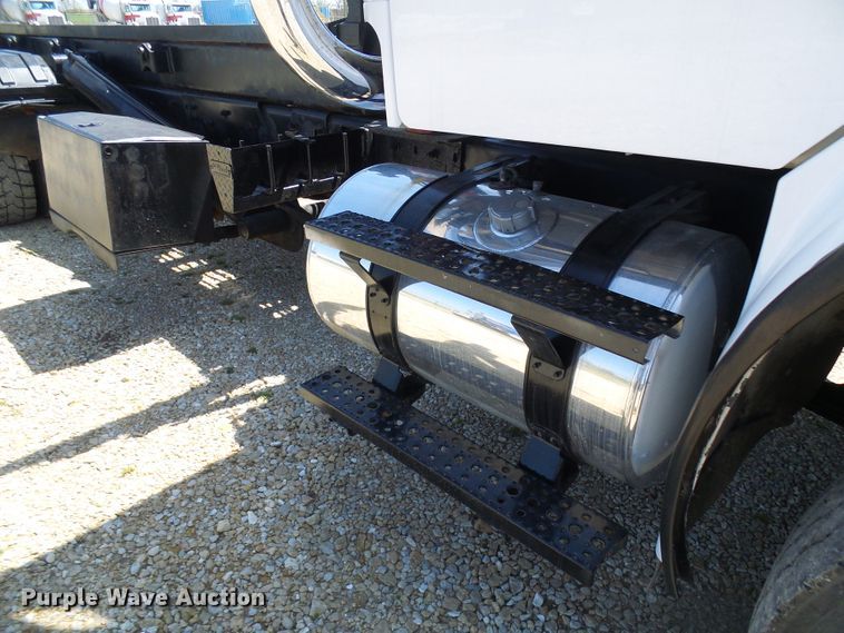 image for item DG2115 2007 Freightliner Business Class M2  roll off container truck