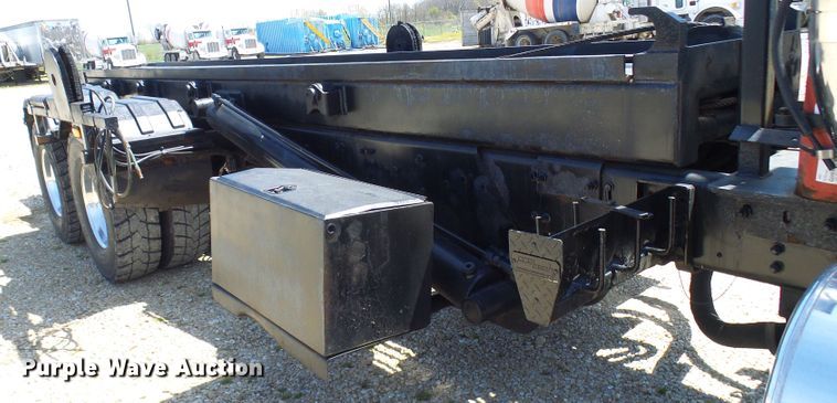 image for item DG2115 2007 Freightliner Business Class M2  roll off container truck