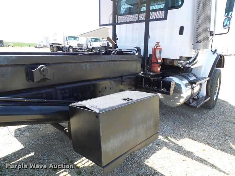 image for item DG2115 2007 Freightliner Business Class M2  roll off container truck