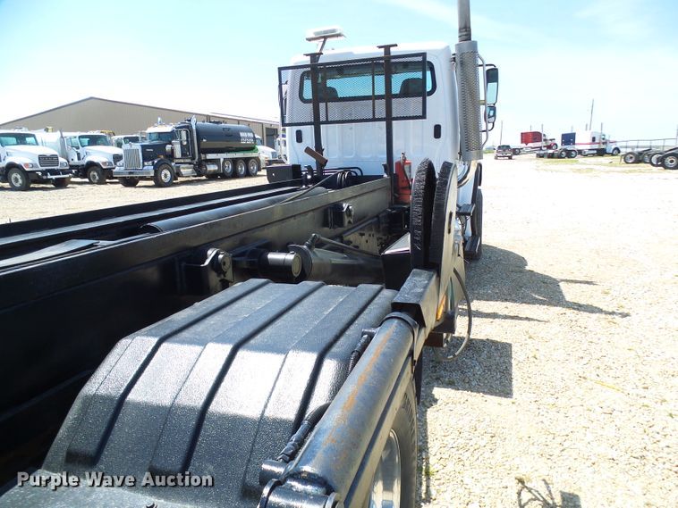 image for item DG2115 2007 Freightliner Business Class M2  roll off container truck