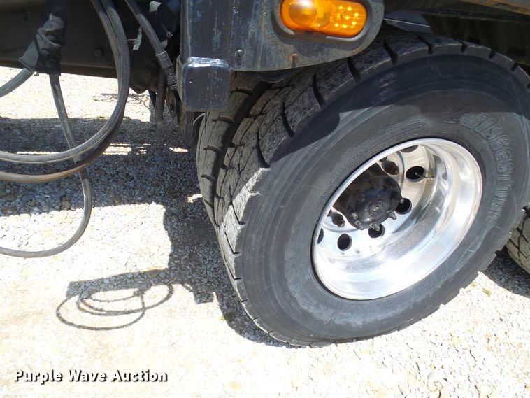 image for item DG2115 2007 Freightliner Business Class M2  roll off container truck