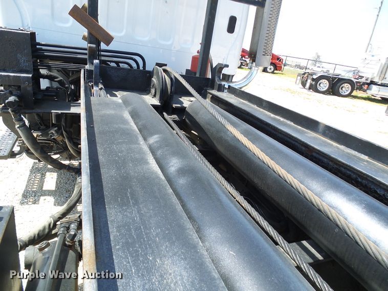 image for item DG2115 2007 Freightliner Business Class M2  roll off container truck