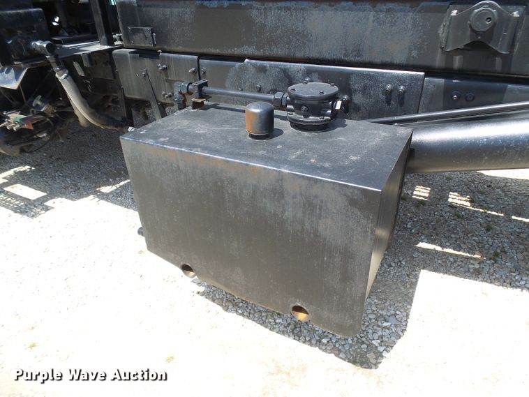 image for item DG2115 2007 Freightliner Business Class M2  roll off container truck