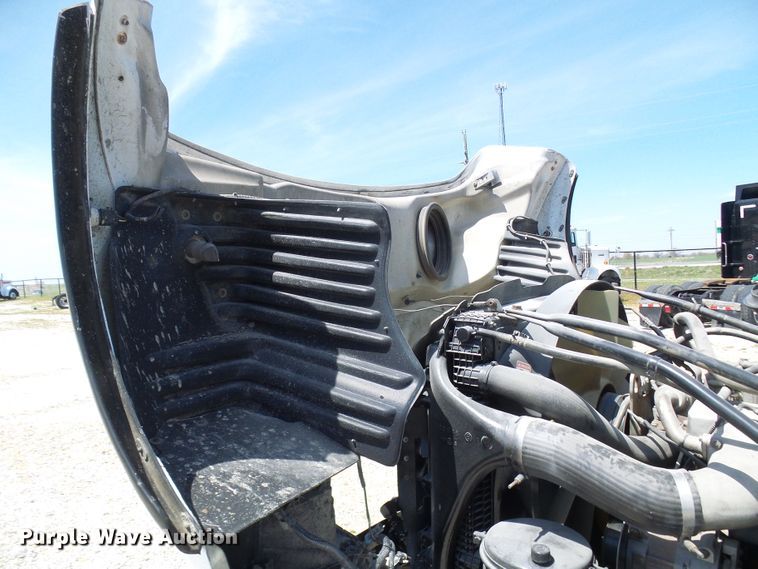 image for item DG2115 2007 Freightliner Business Class M2  roll off container truck