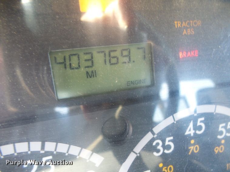 image for item DG2115 2007 Freightliner Business Class M2  roll off container truck