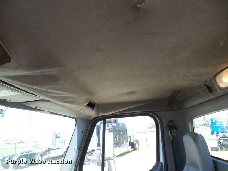 image for item DG2115 2007 Freightliner Business Class M2  roll off container truck