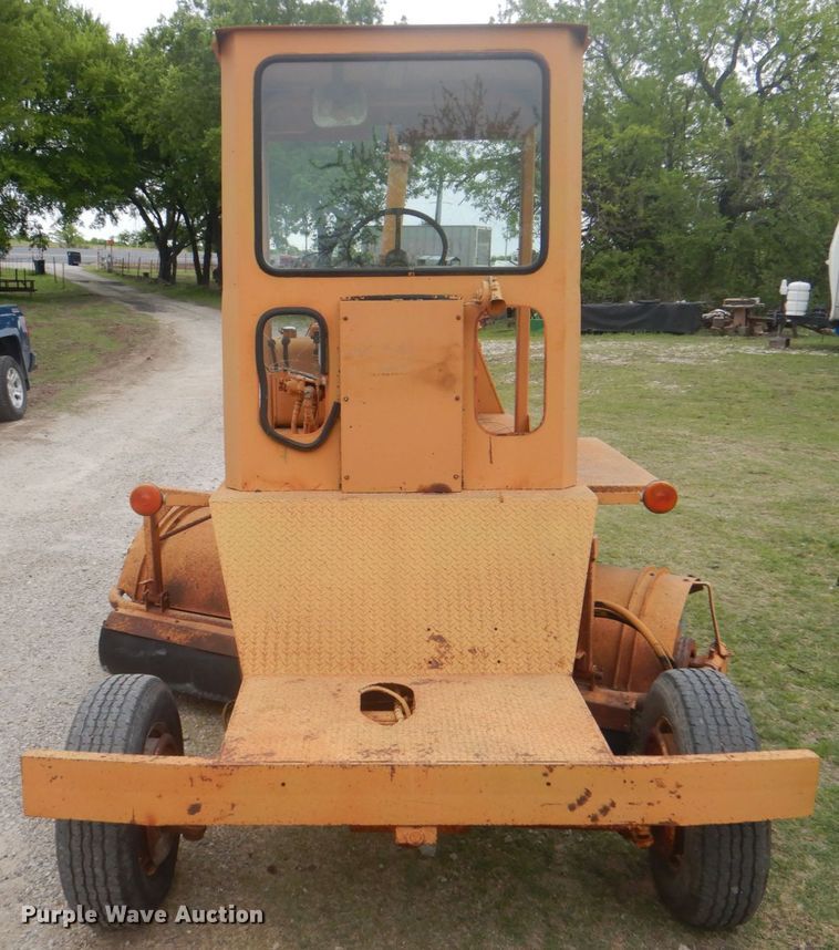 image for item DH5492 1997 Broce RJ300  broom