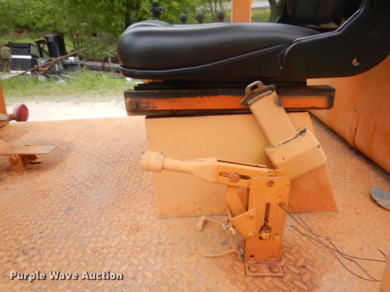 image for item DH5492 1997 Broce RJ300  broom