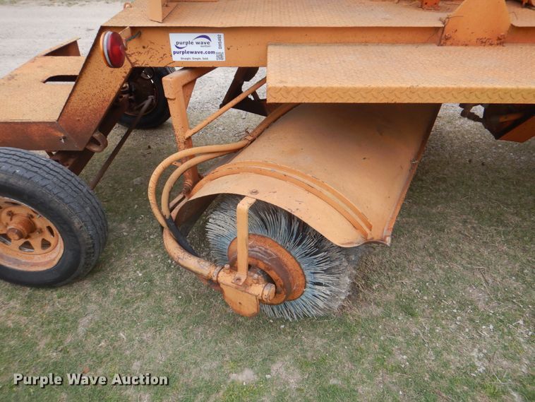 image for item DH5492 1997 Broce RJ300  broom