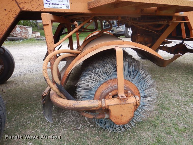 image for item DH5492 1997 Broce RJ300  broom