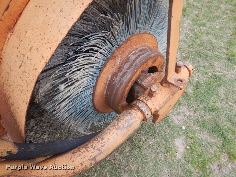 image for item DH5492 1997 Broce RJ300  broom