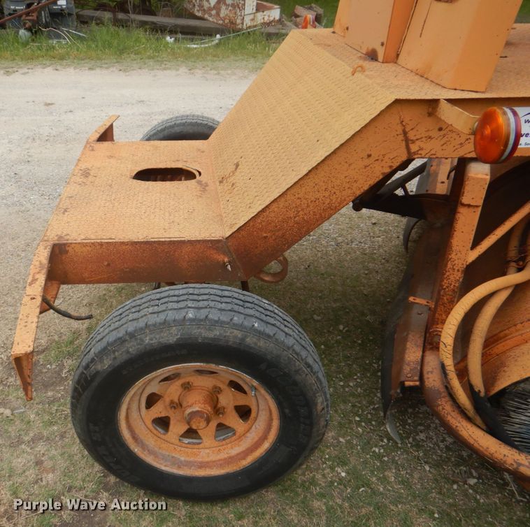 image for item DH5492 1997 Broce RJ300  broom