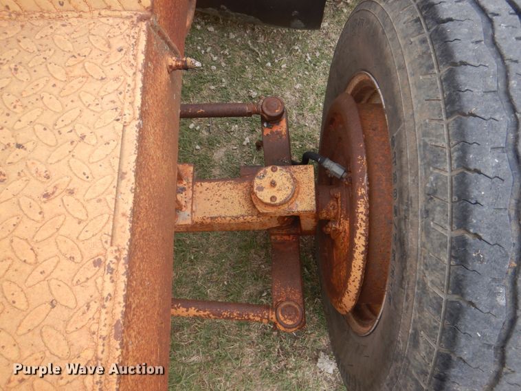 image for item DH5492 1997 Broce RJ300  broom