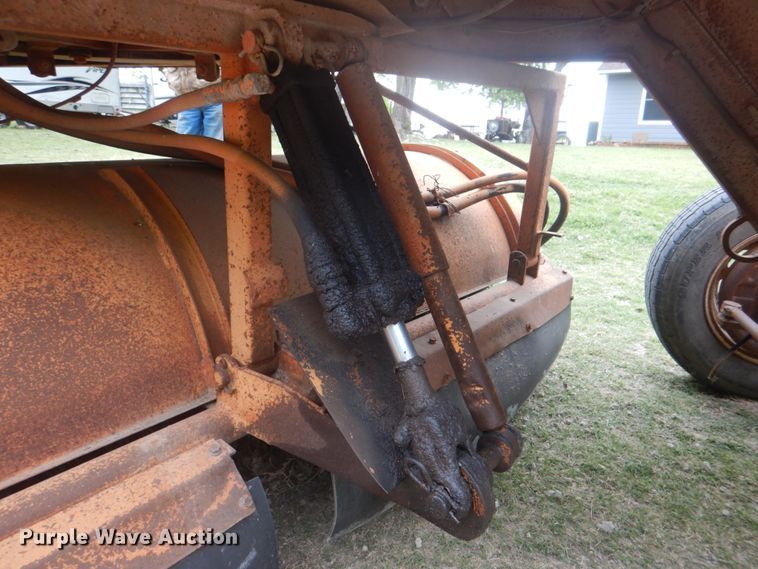 image for item DH5492 1997 Broce RJ300  broom