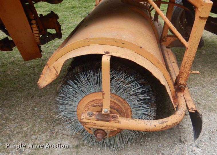 image for item DH5492 1997 Broce RJ300  broom