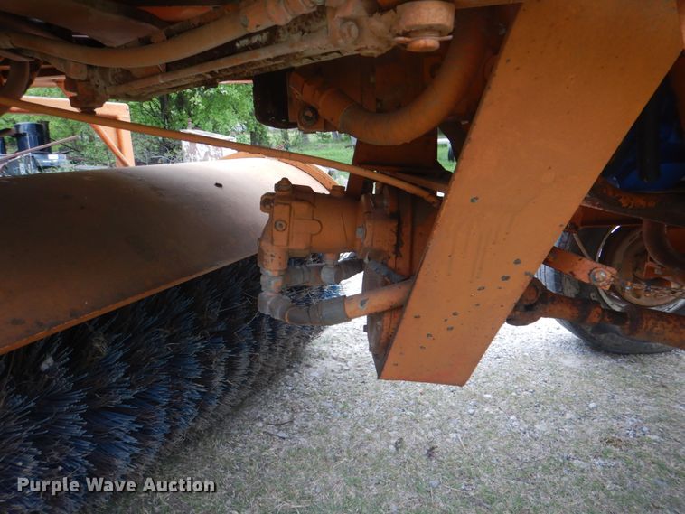 image for item DH5492 1997 Broce RJ300  broom