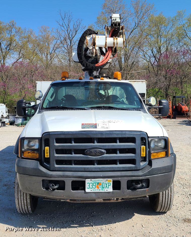 image for item DH5850 2006 Ford F550 Super Duty  bucket truck