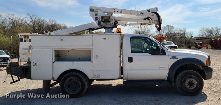 image for item DH5850 2006 Ford F550 Super Duty  bucket truck