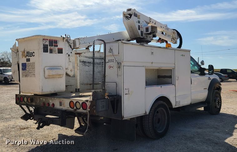 image for item DH5850 2006 Ford F550 Super Duty  bucket truck
