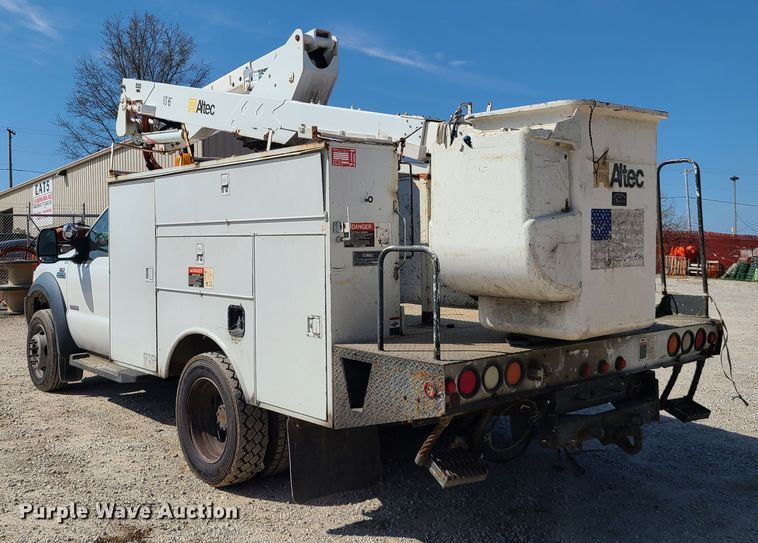 image for item DH5850 2006 Ford F550 Super Duty  bucket truck