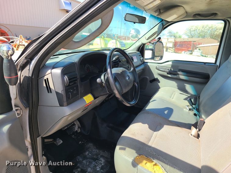 image for item DH5850 2006 Ford F550 Super Duty  bucket truck