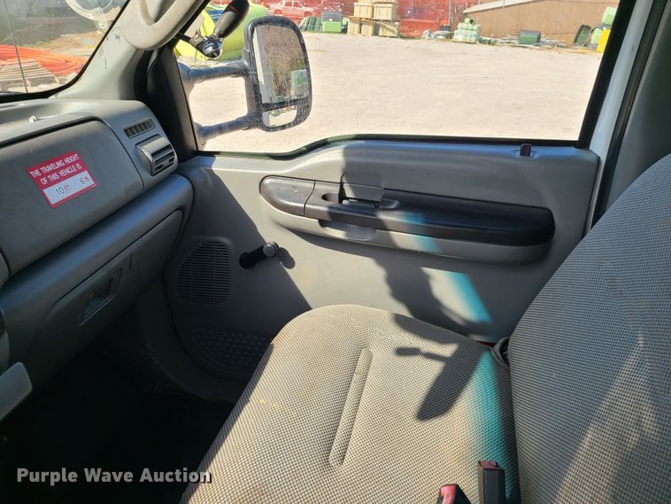 image for item DH5850 2006 Ford F550 Super Duty  bucket truck