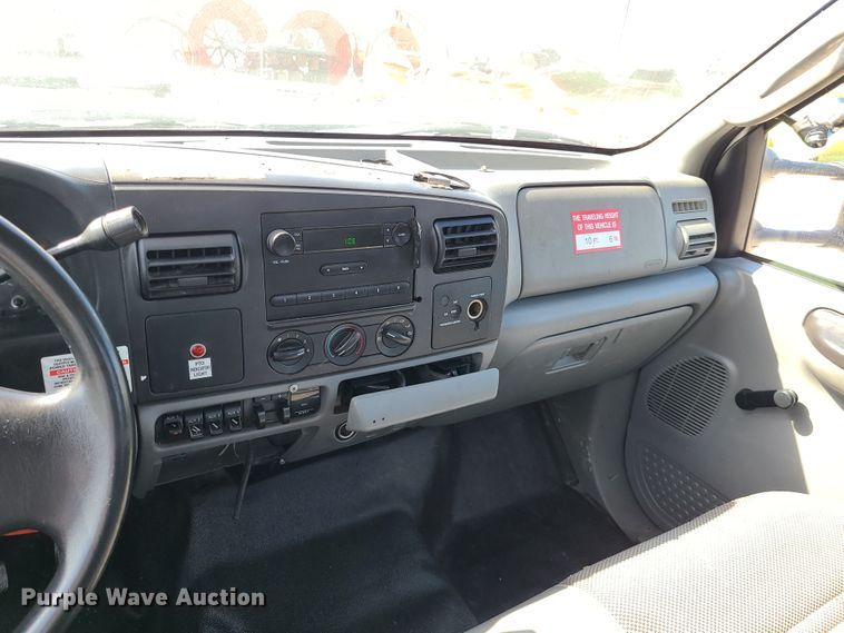 image for item DH5850 2006 Ford F550 Super Duty  bucket truck