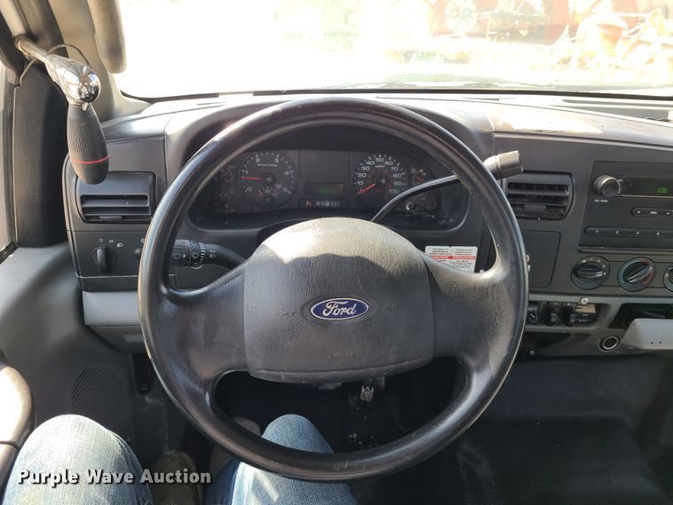 image for item DH5850 2006 Ford F550 Super Duty  bucket truck