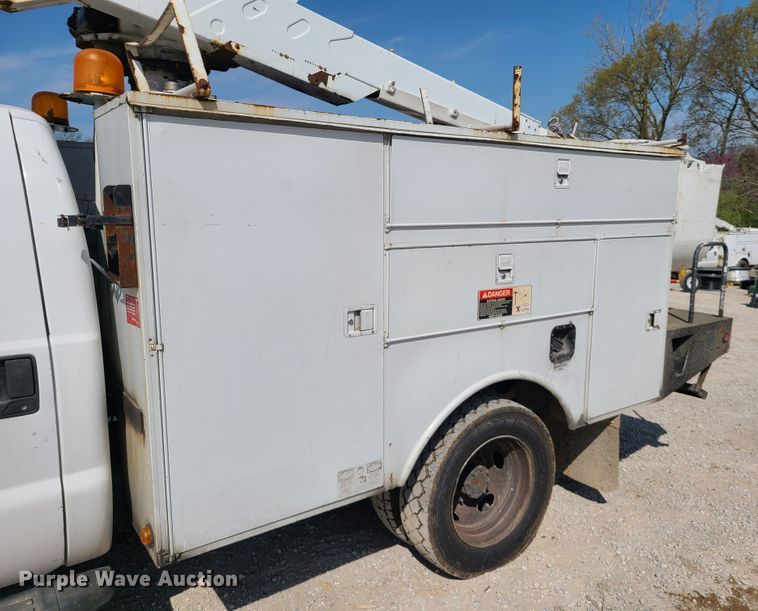 image for item DH5850 2006 Ford F550 Super Duty  bucket truck