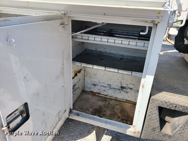 image for item DH5850 2006 Ford F550 Super Duty  bucket truck