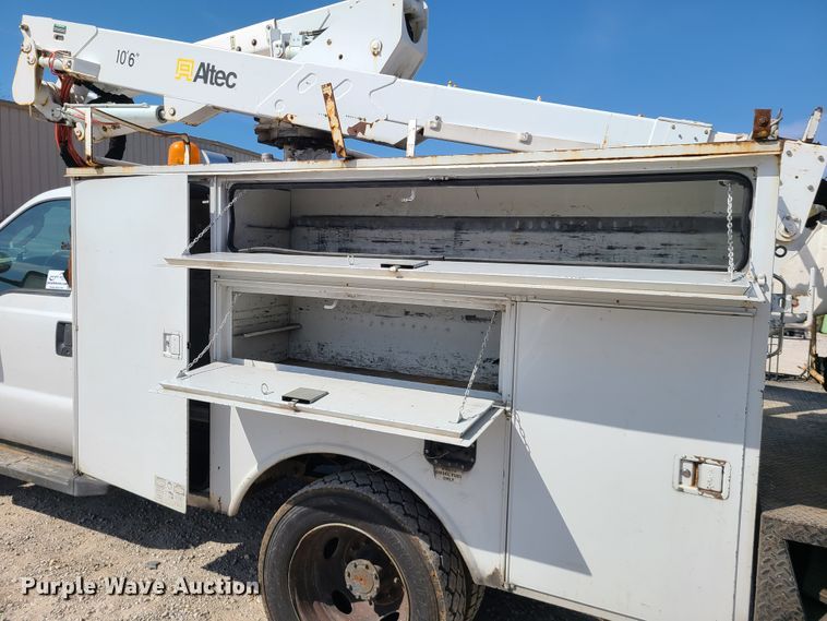 image for item DH5850 2006 Ford F550 Super Duty  bucket truck