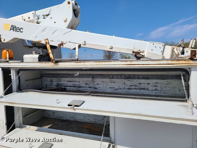 image for item DH5850 2006 Ford F550 Super Duty  bucket truck