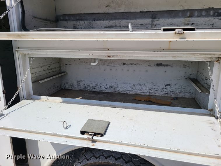 image for item DH5850 2006 Ford F550 Super Duty  bucket truck