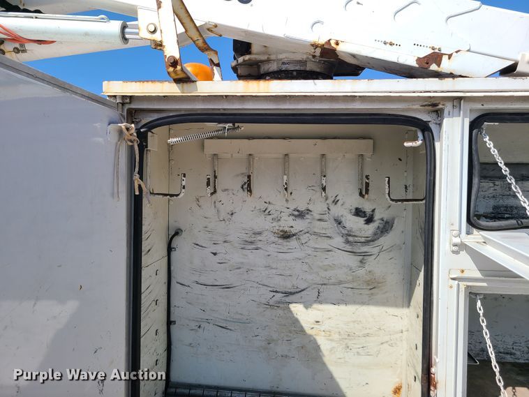 image for item DH5850 2006 Ford F550 Super Duty  bucket truck