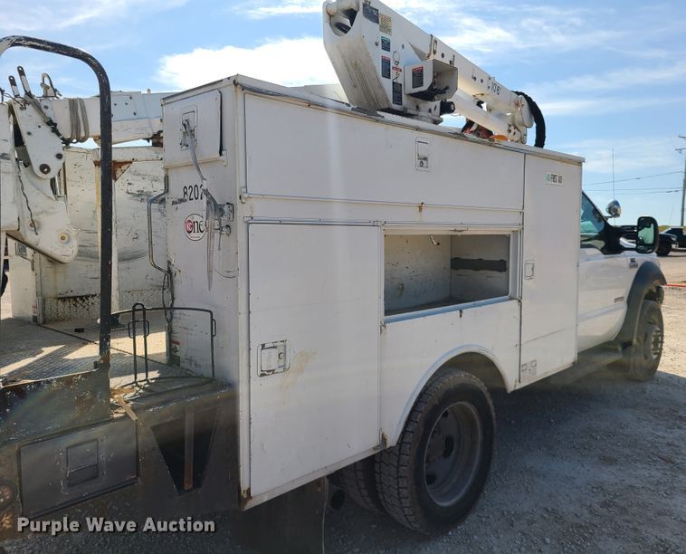 image for item DH5850 2006 Ford F550 Super Duty  bucket truck