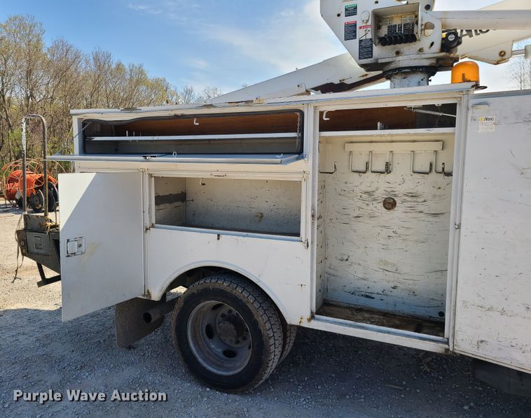 image for item DH5850 2006 Ford F550 Super Duty  bucket truck