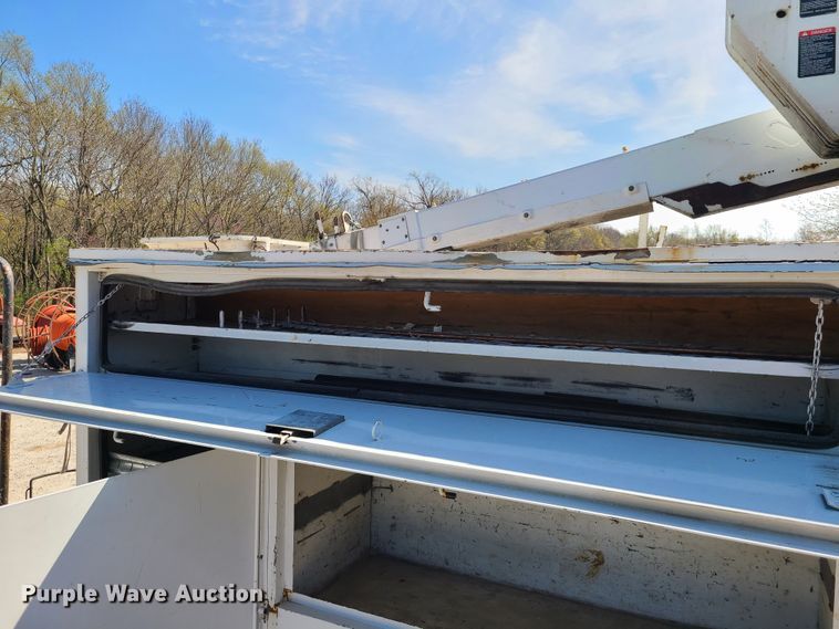 image for item DH5850 2006 Ford F550 Super Duty  bucket truck