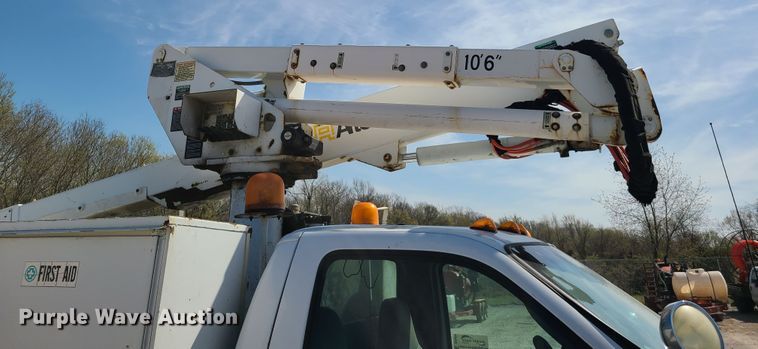 image for item DH5850 2006 Ford F550 Super Duty  bucket truck