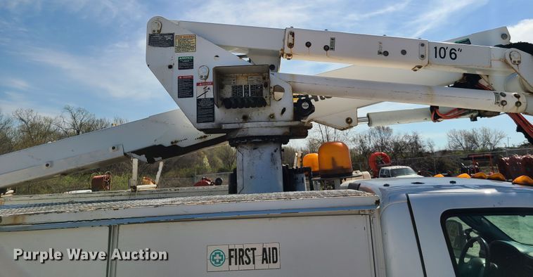 image for item DH5850 2006 Ford F550 Super Duty  bucket truck