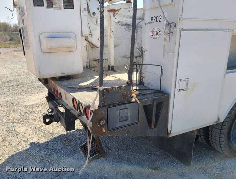 image for item DH5850 2006 Ford F550 Super Duty  bucket truck